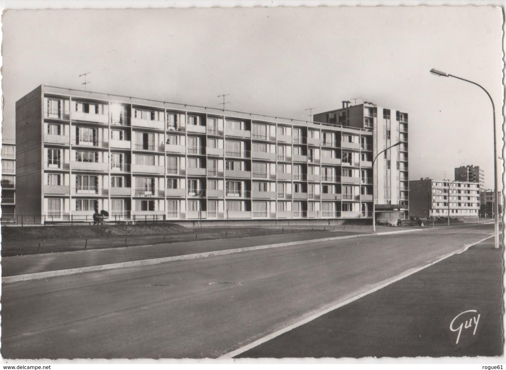 LE BLANC-MESNIL - ( Seine Saint Denis ) - Avenue Des Cosmonautes - Le Blanc-Mesnil