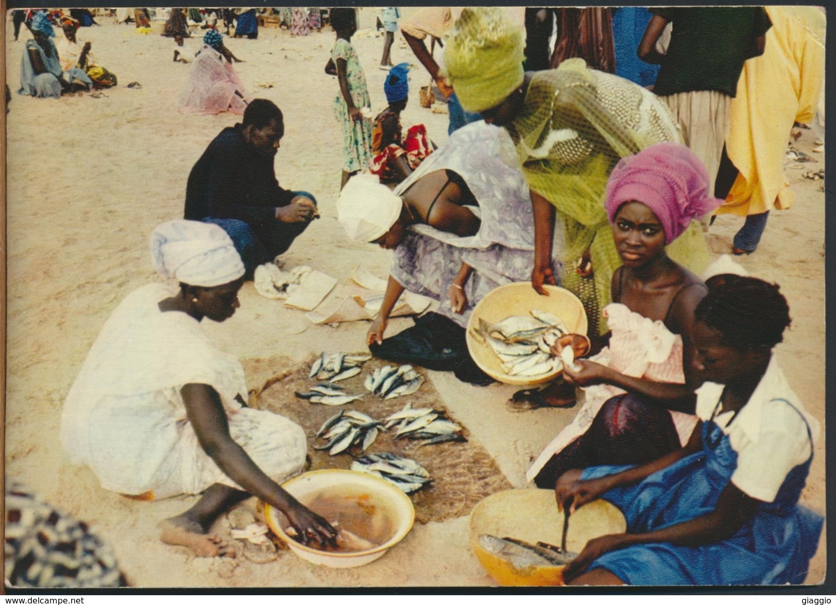 °°° 397 - UGANDA - AT THE FISH MARKET - 1968 °°° - Uganda