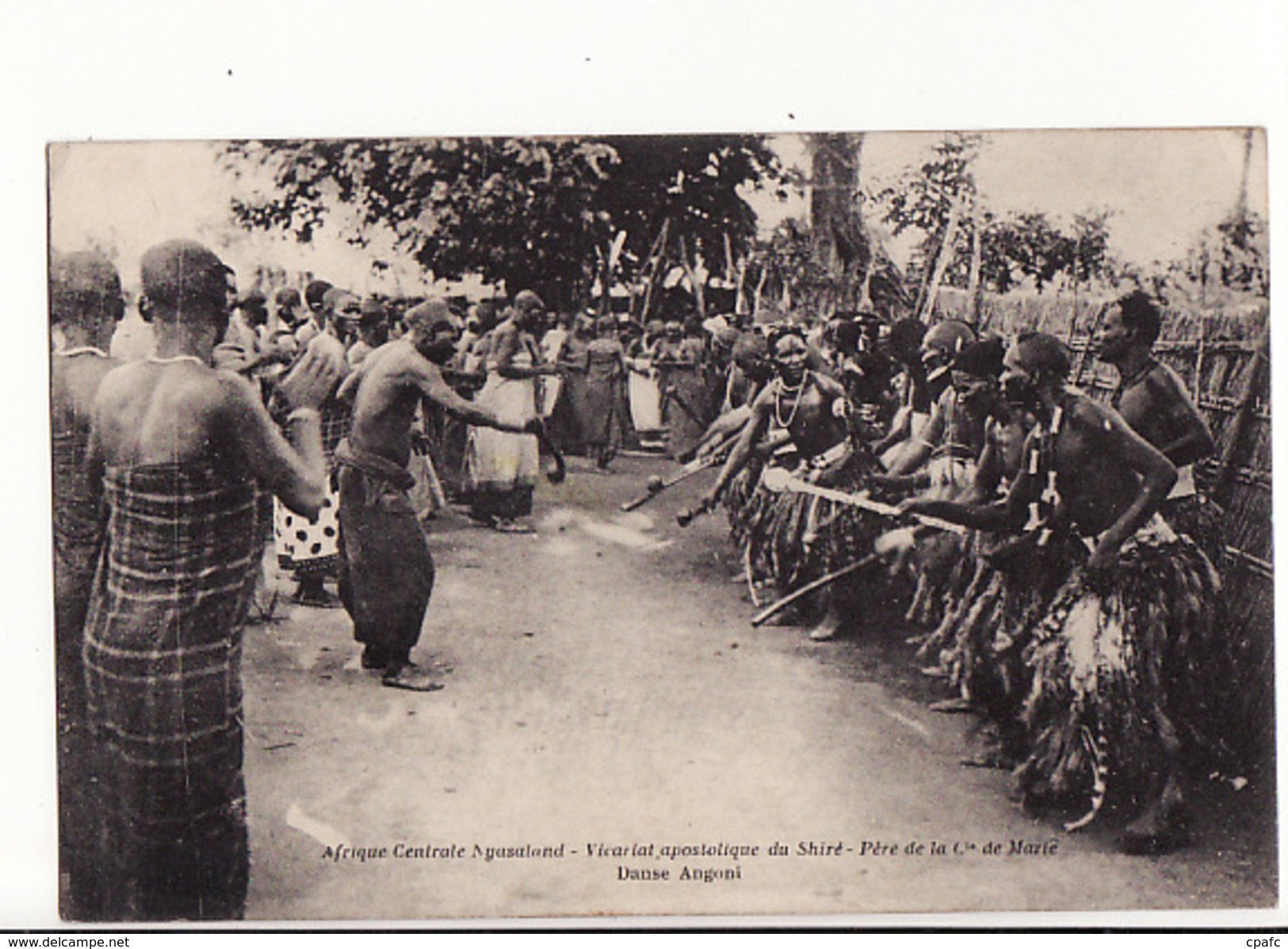 Malawi (Colonie) - Nyassaland - Vicariat Apostolique Du Shiré - Père De La Cie De Marie - Danse Angoni - Malawi