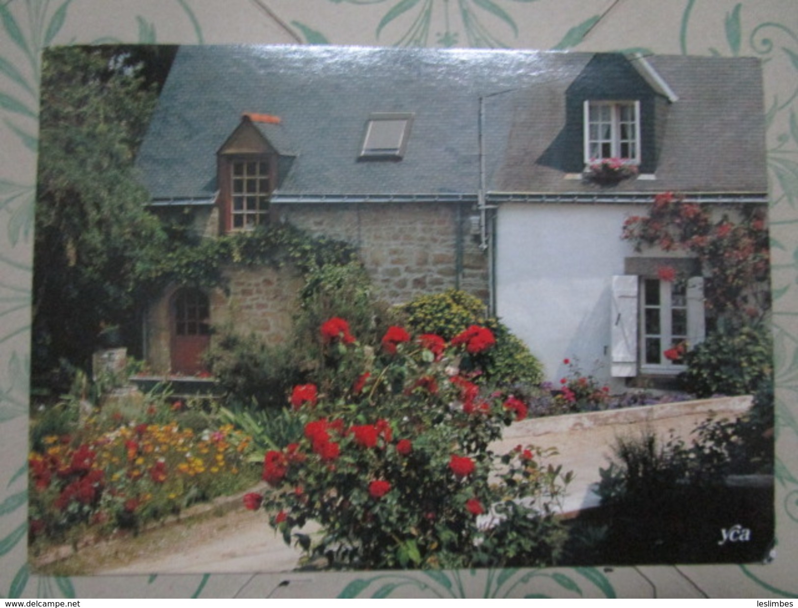 L'Ile D'Arz. Au Coeur Du Golfe Du Morbihan. Maisons Fleuries Au Bourg De Pen Roz - Ile D'Arz