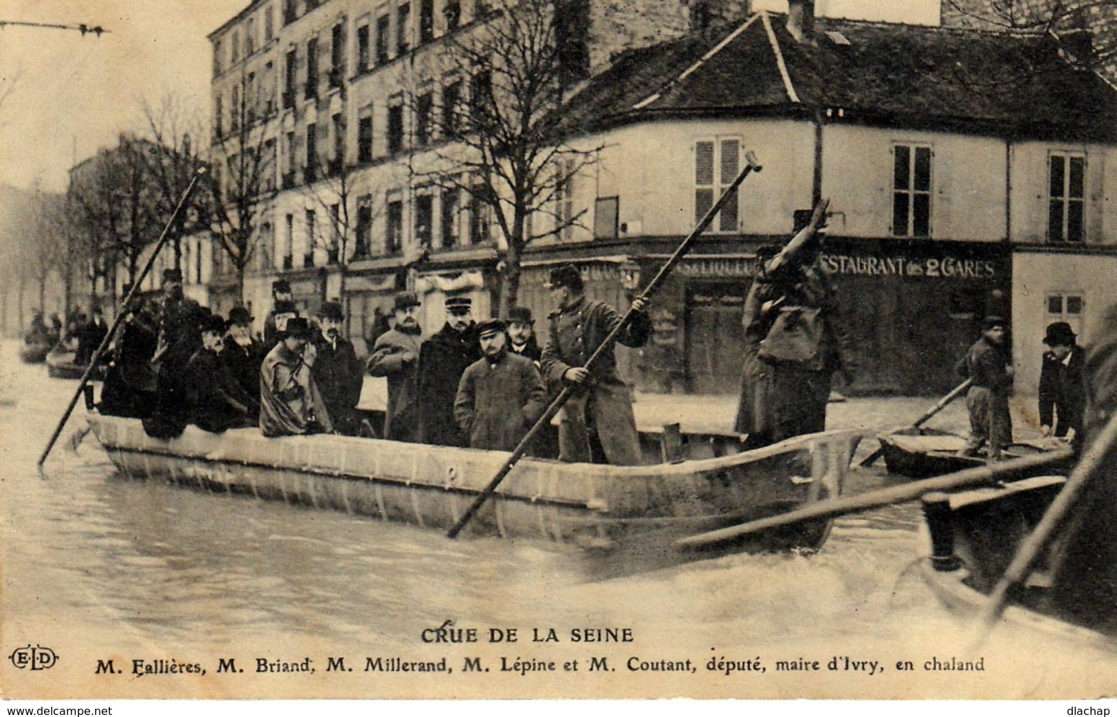 Crue De La Seine. M. Fallières, M. Briand, M. Millerand, M. Lépine Et M. Coutant, Maire D'Ivry, En Chaland. - Inondations