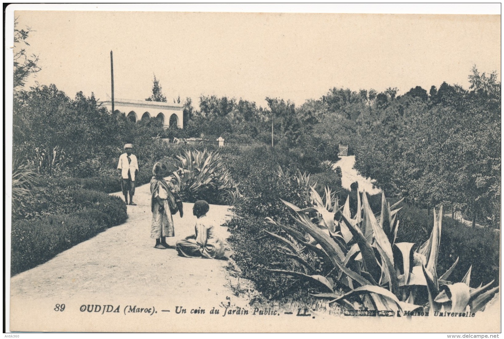 CPA MAROC OUDJA Un Coin Du Jardin Public Animée Avec Enfants - Editeur Maison Universelle - Autres & Non Classés