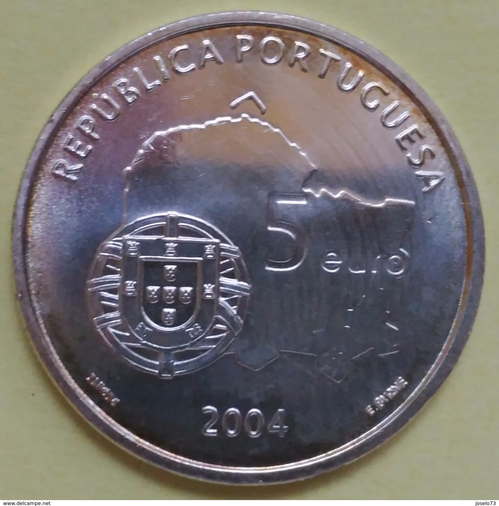 5 EUROS 2004 PORTUGAL PLATA (CENTRO HISTORICO EVORA) - Portugal