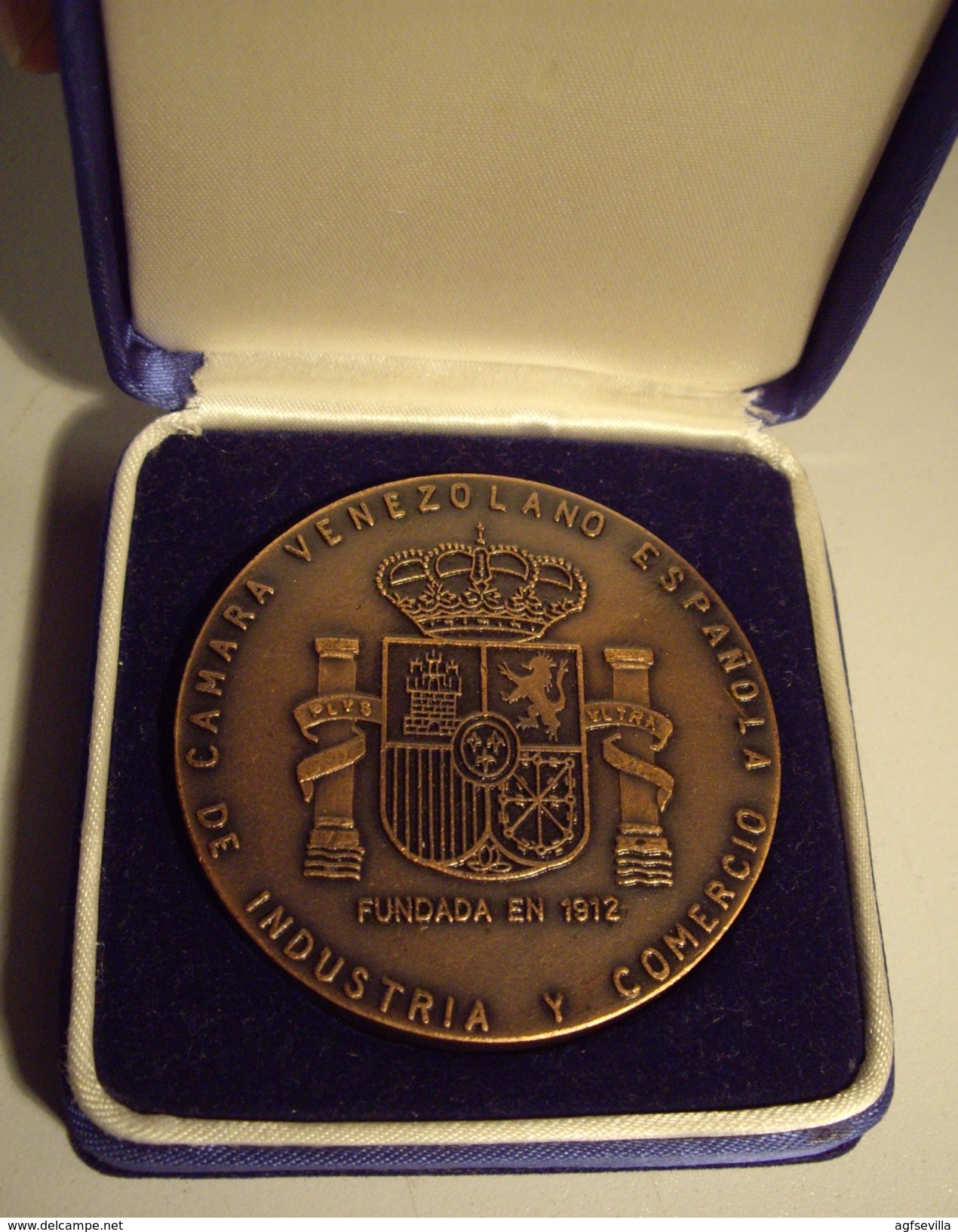 MEDALLA CAMARA VENEZOLANO ESPAÑOLA DE INDUSTRIA Y COMERCIO. CON ESTUCHE - Firma's