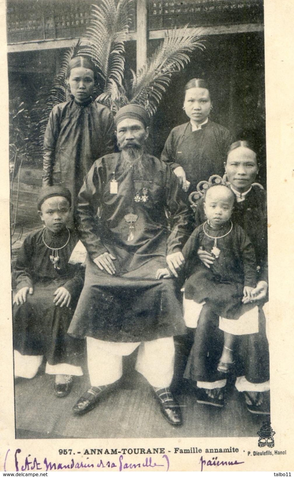 Viêt Nam - Annam - Tourane - Famille Annamite - Petit Mandarin Et Sa Famille - Medailles Francaises - Viêt-Nam