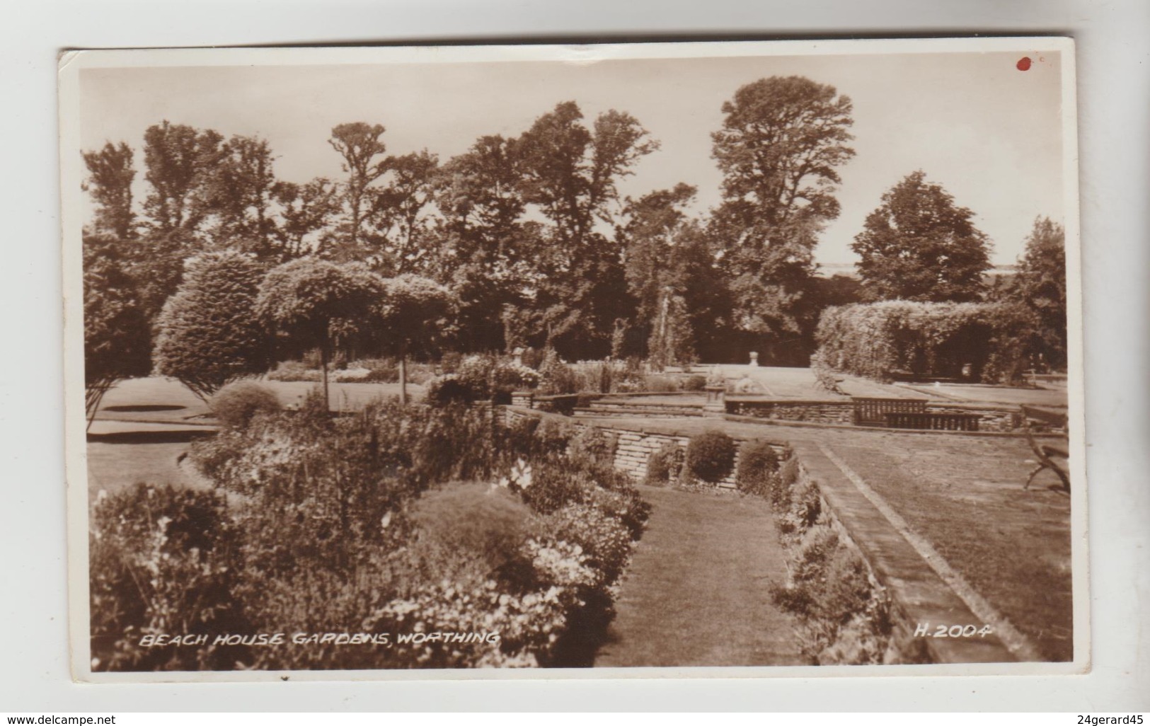 CPSM WORTHING (Angleterre-Sussex) - Beach House Gardens - Worthing