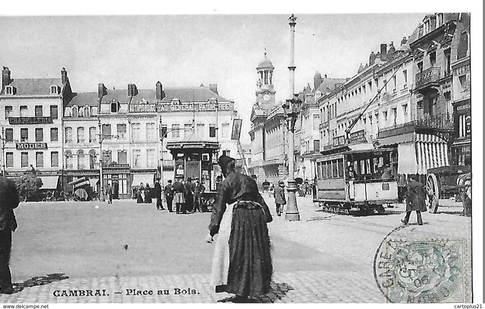 CAMBRAI  PLACE AU BOIS   TRAMWAY  PERSONNAGES  GROS PLAN    DEPT 59 - Cambrai