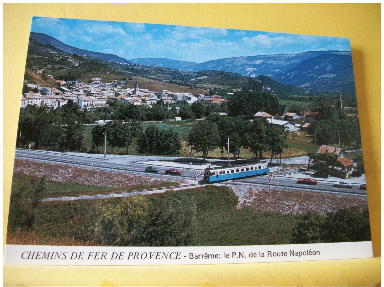 TRAIN 6039 - CHEMINS DE FER DE PROVENCE - BARREME : LE P.N. DE LA ROUTE NAPOLEON - Treinen