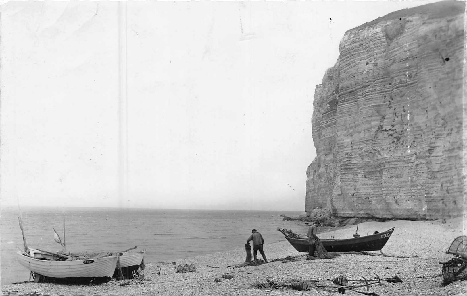 SAINT JOUIN BRUNEVAL - Vue Sur La Plage..animée (état ) - Autres & Non Classés