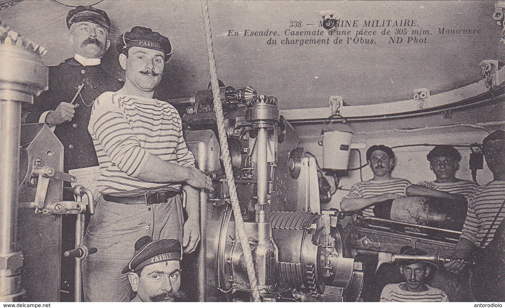 Marine Militaire. En Escadre, Casemate D'une Pièce De 305 M/m. Manoeuvre Du Chargement De L'obus. ND Photo - Guerre