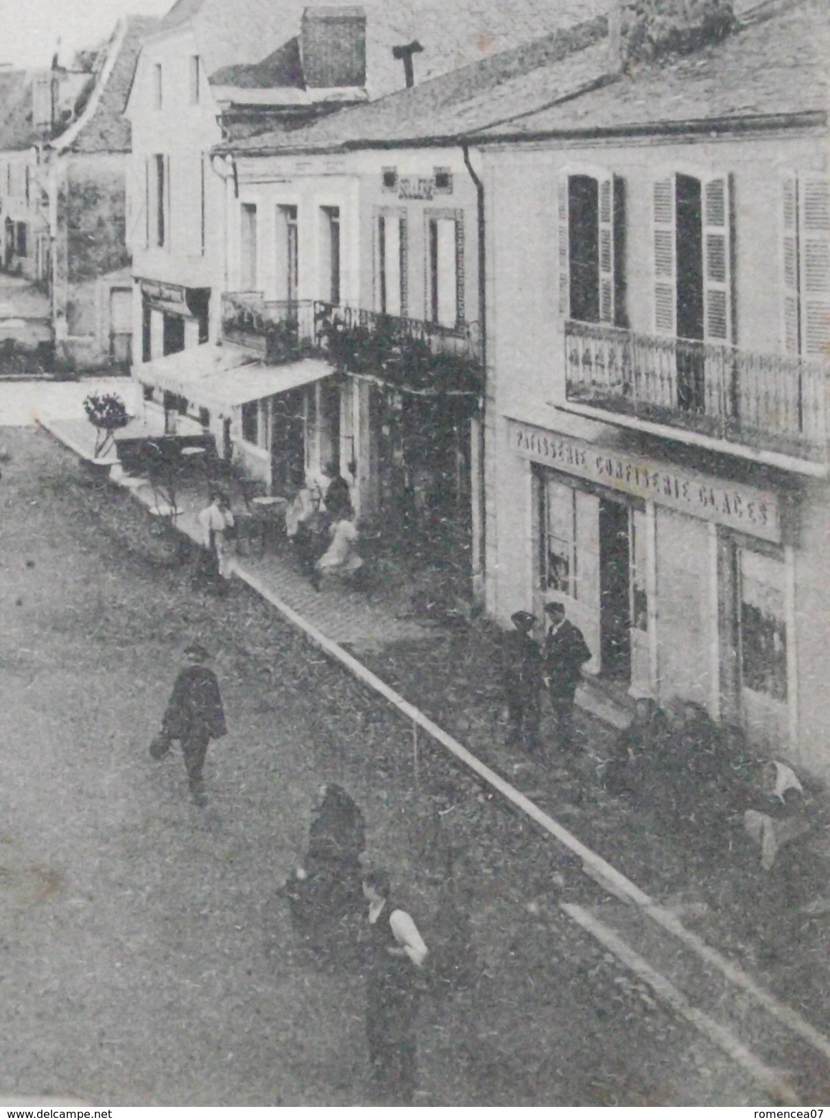 LEMBEYE (Pyrénées-Atlantiques) - ENTREE De La VILLE (côté PAU) - Patisserie - Commerces - Animée - Non Voyagée - Lembeye