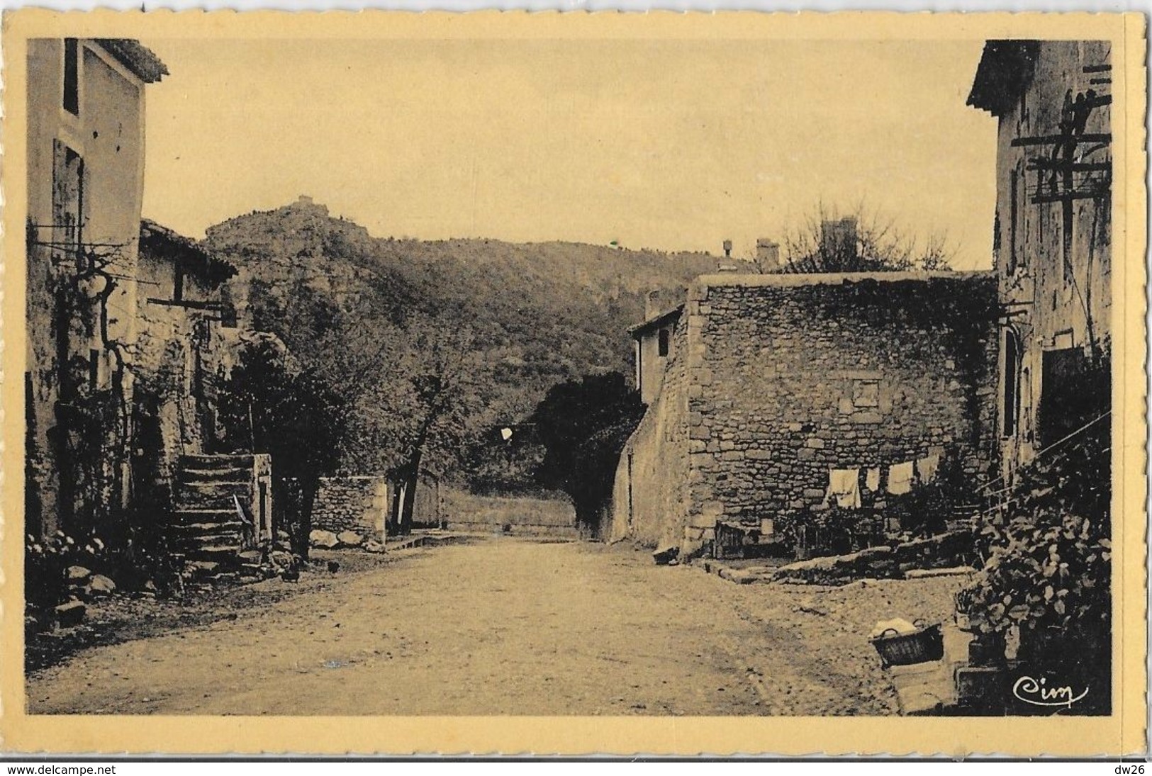 St Saint-Paul-Trois-Châteaux (Drôme) - Un Vieux Quartier, Au Fond La Colline Sainte-Juste - Carte CIM Non Circulée - Autres & Non Classés