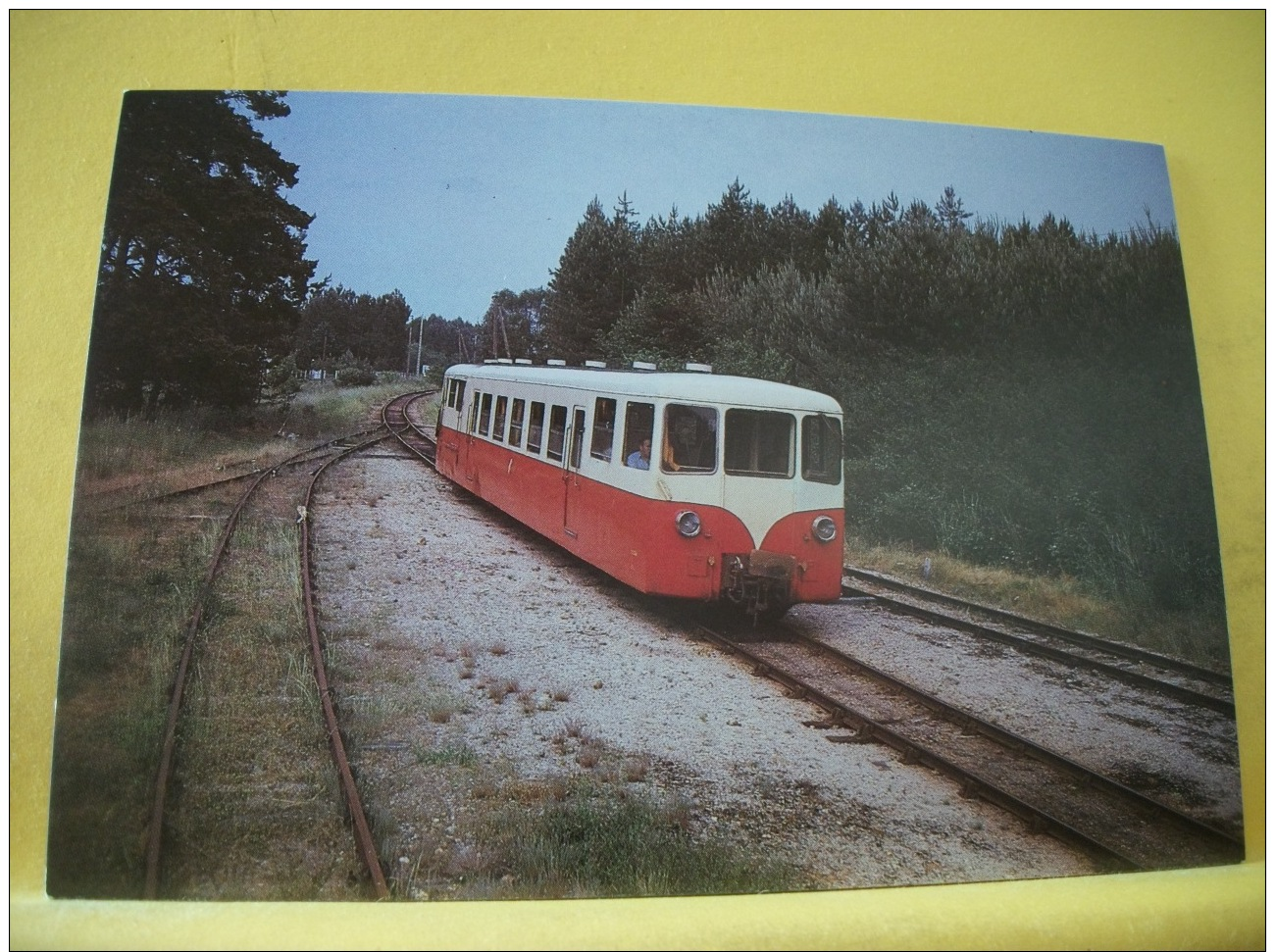 TRAIN 6344 - UN AUTORAIL VERNEY ARRIVANT DE ROMORANTIN PENETRE EN GARE DE PRUNIERS - 1983 - Trains