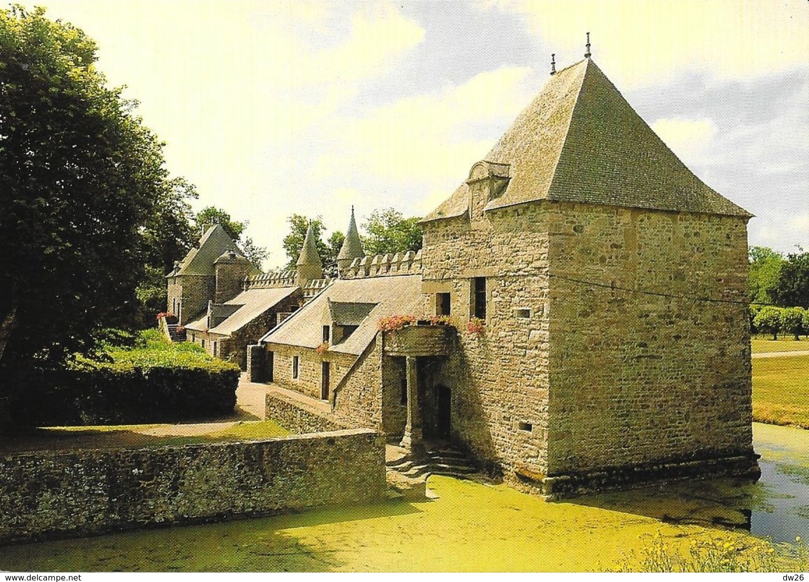 En Bretagne, Château De Bienassis - Erquy - Lot De 2 Cartes YCA Non Circulées - Erquy