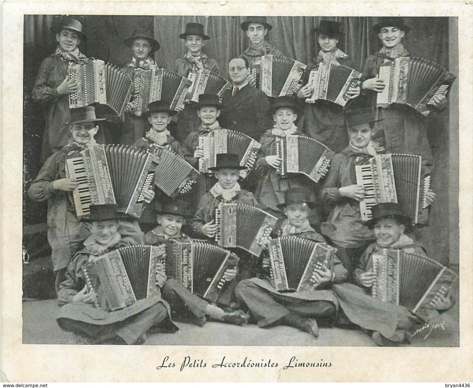 ACCORDEON - ACCORDEONISTES - LES PETITS ACCORDEONSTES LIMOUSINS - CARTE ANCIENNE - FORMAT (11,5 X 14 Cm). - Musik Und Musikanten