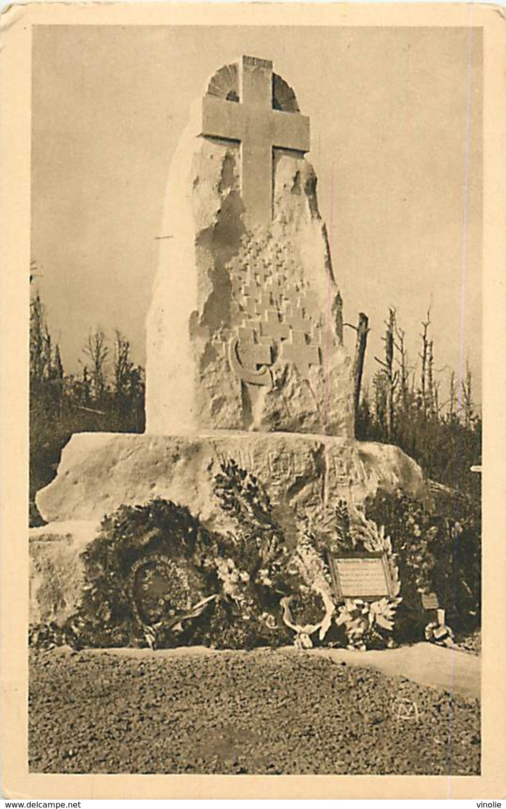 A-17-2818 : MONUMENT AUX MORTS DE LA GRANDE-GUERRE 1914-1918. BOIS DES CAURES. COLONEL  DRIANT - Autres & Non Classés