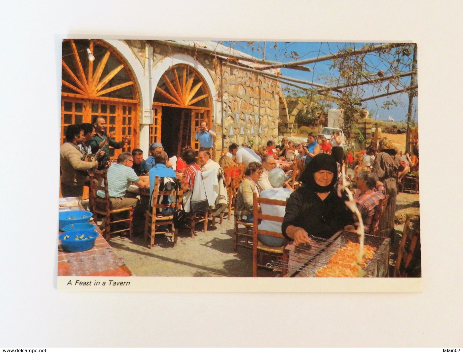 CPA CHYPRE, CYPRUS : A Feast In A Tavern, Animé, En 1987 - Chypre