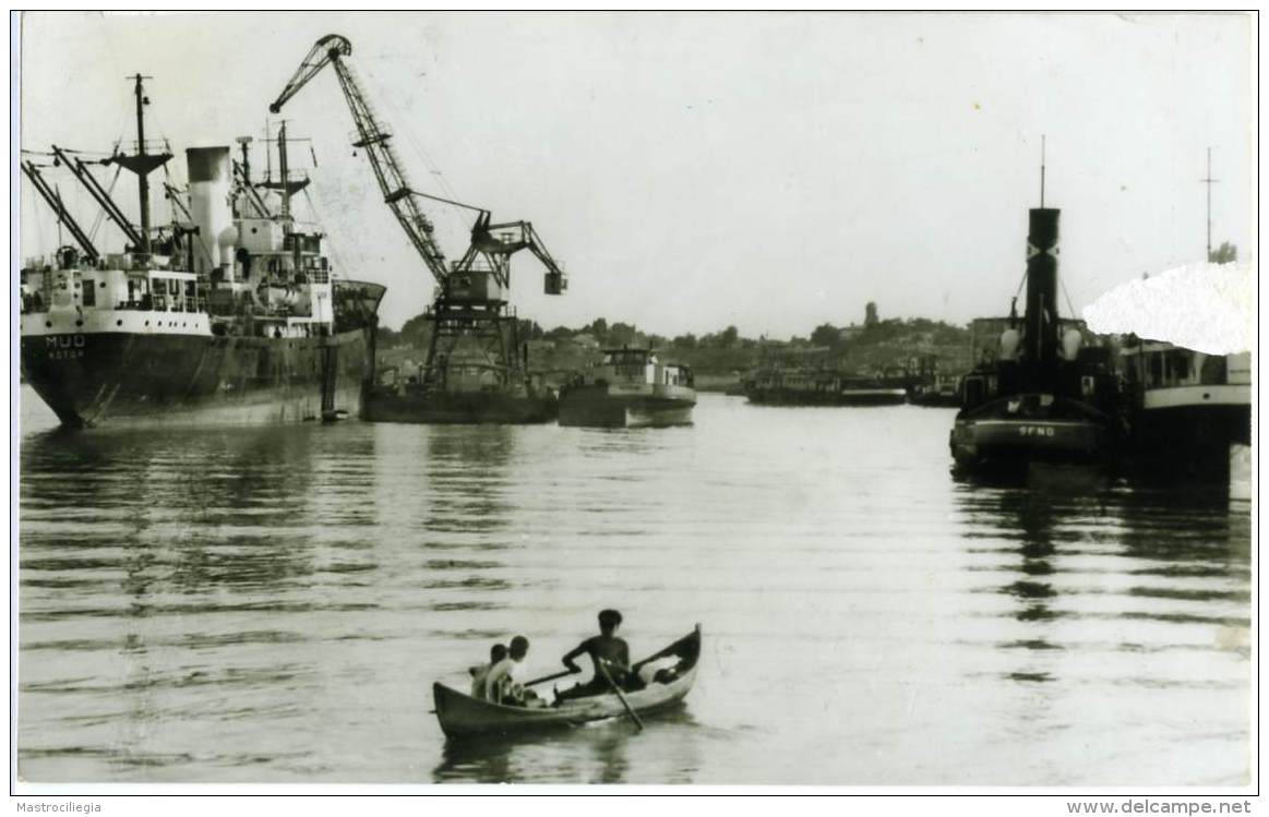 ROMANIA  BRÄILA  Vedere Din Port  Ships  Harbor Cranes - Romania