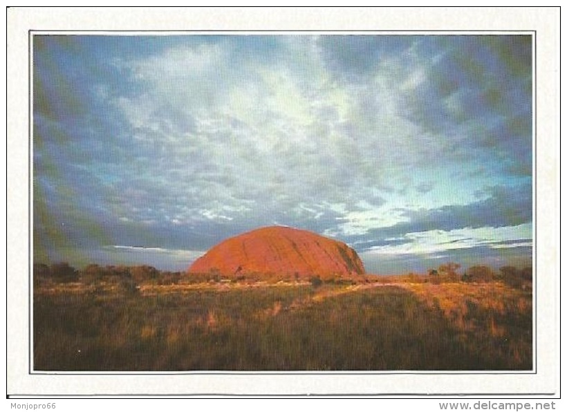 Carte Façon CPM Avec Légende Au Dos   Territoires Du Nord   Le Monlithe D Ayers Rock   Australie - Autres & Non Classés