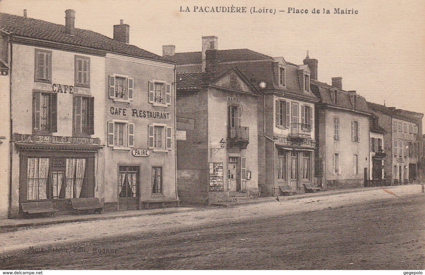 LA PACAUDIERE -  Place De La Mairie - La Pacaudiere