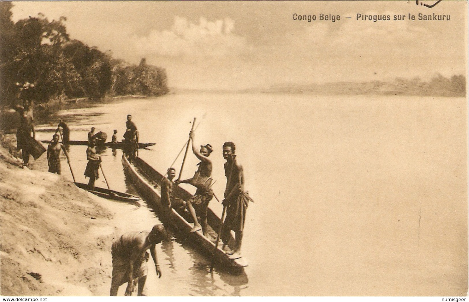 CONGO - BELGE    ---  Pirogues Sur Le Sankuru - Belgisch-Kongo