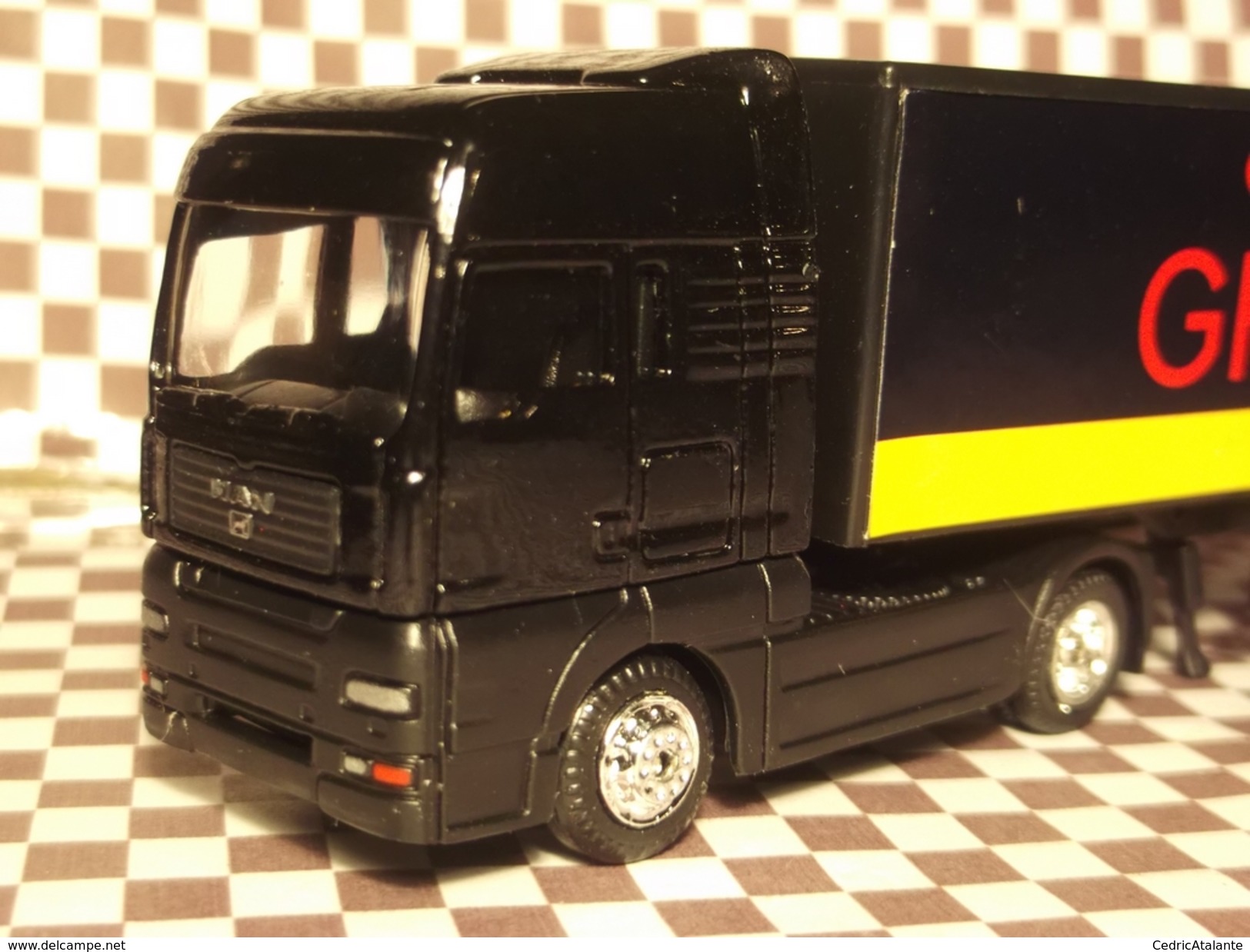 Miniature 1/87-HO- Camion MAN TGA 460 /publicité Vin Grenache - Echelle 1:87