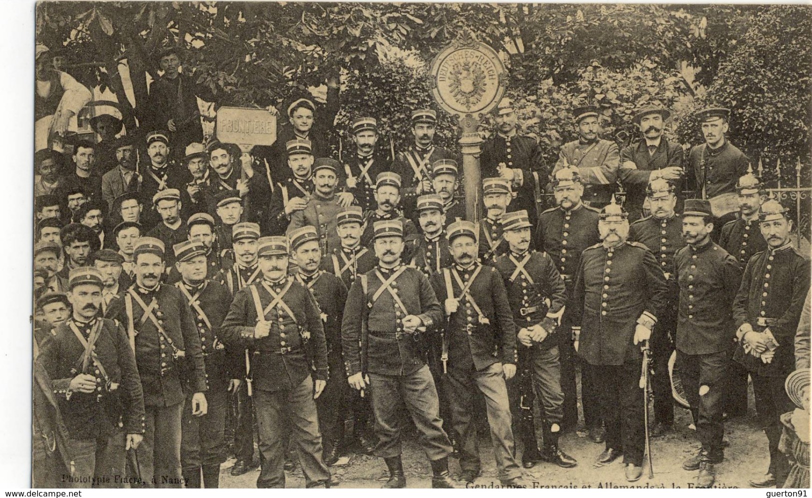 CPA (douanes B7)    Gendarmes Français Et Allemands A La Frontiere - Customs