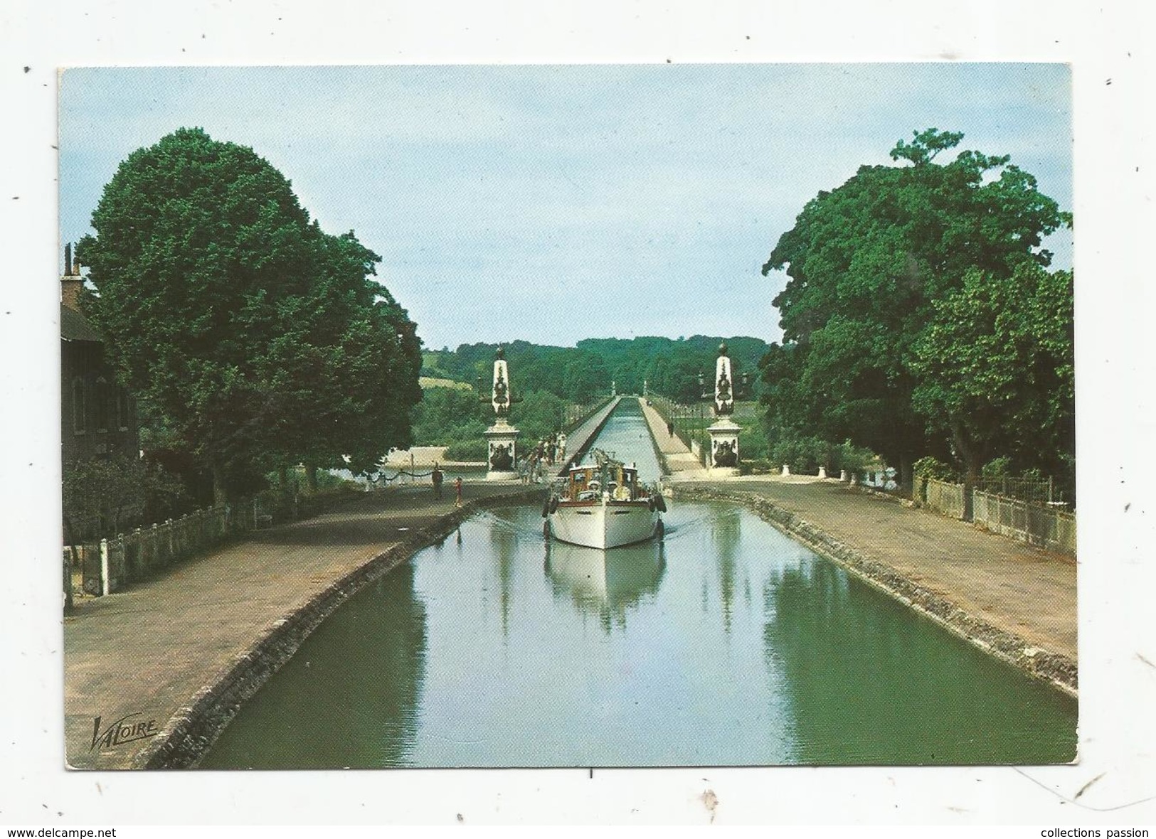 G-I-E , Cp , Bateaux , Péniche , BRIARE LE CANAL , 45 , Le Pont Canal , Voyagée 1972 , Ed: Valoire - Hausboote