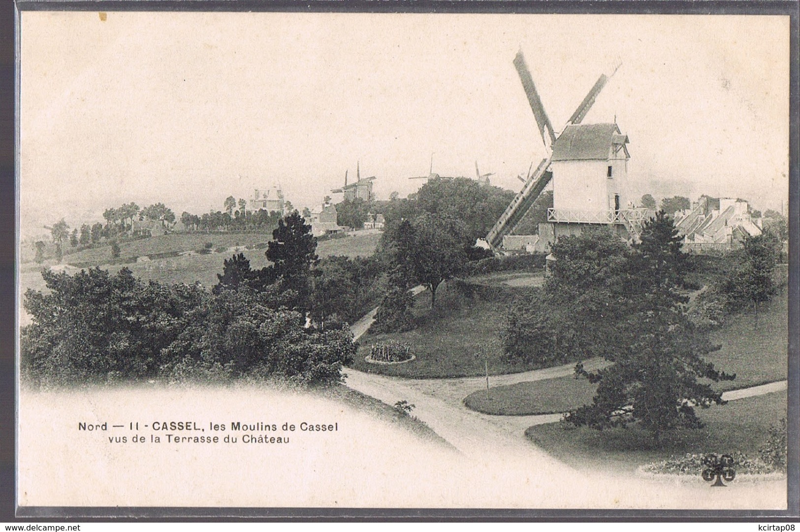 CASSEL . Les Moulins De Cassel Vus De La Terrasse Du Château . - Cassel