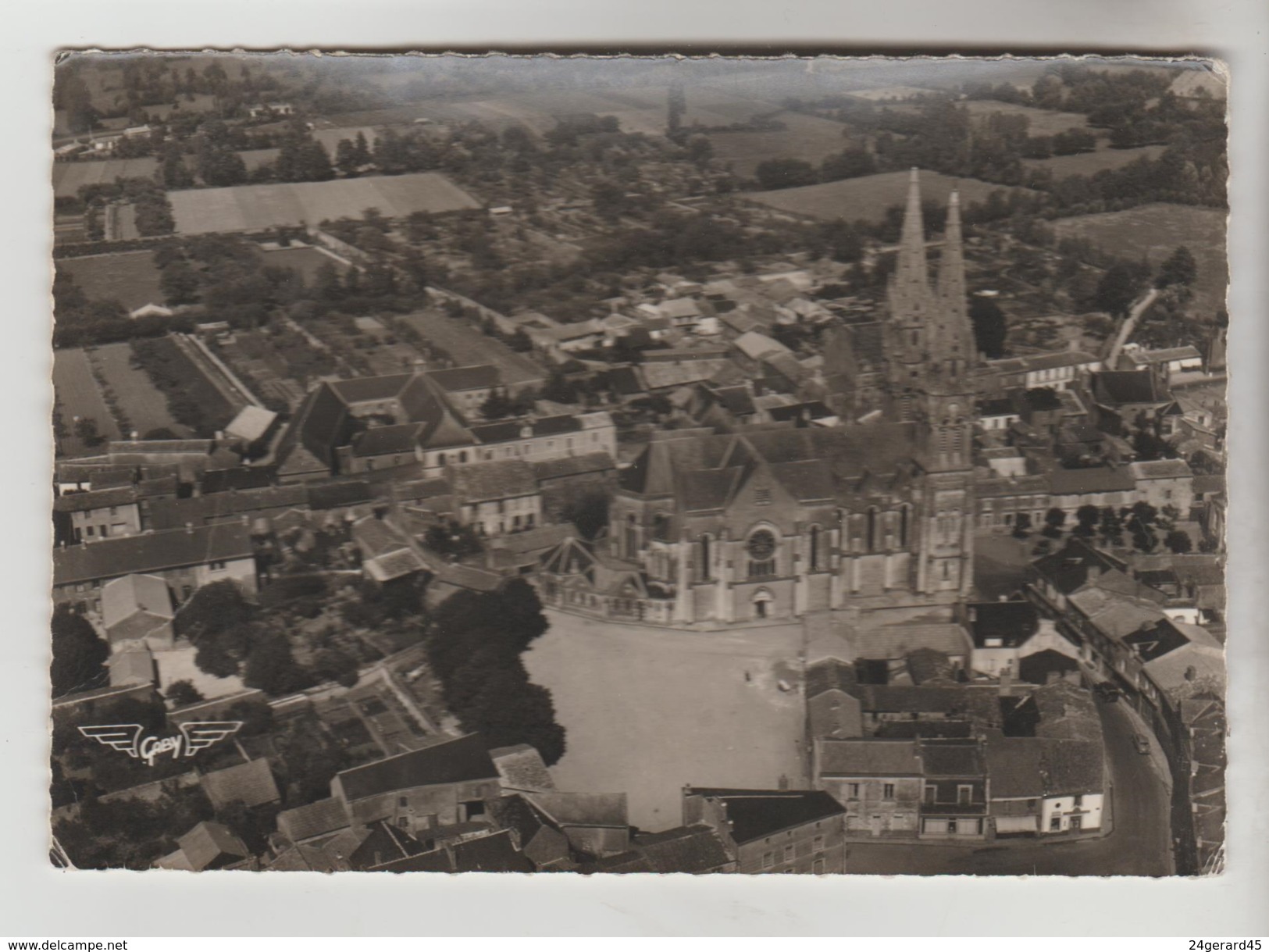 CPSM MACHECOUL (Loire Atlantique) - La France Vue Du Ciel.......Place De L'Eglise - Machecoul