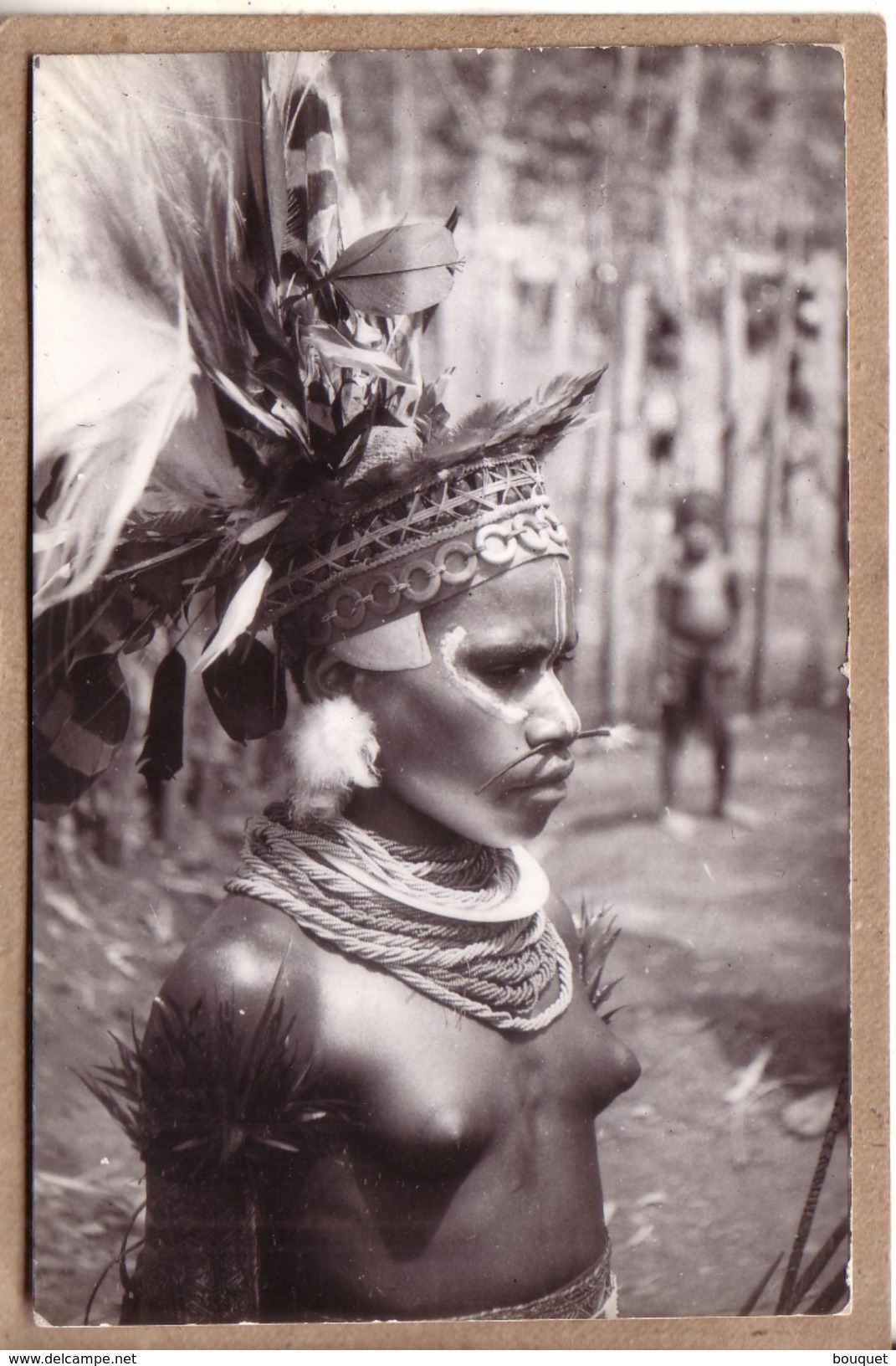 PAPOUASIE - CARTE PHOTO -  NU , NUDE , NAKED - JEUNE FEMME AUX SEINS NUS , AVEC SES BIJOUX - éditeur Papuan Prints - Papua New Guinea