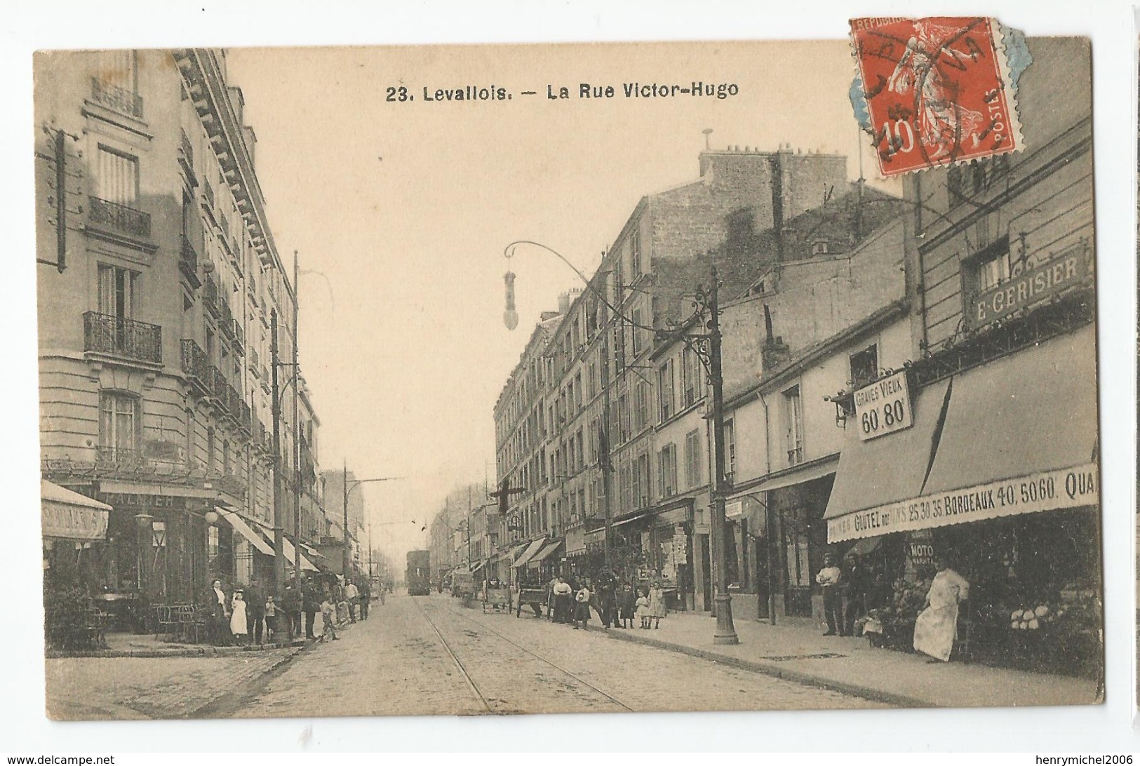 92 - Hauts De Seine - Levallois La Rue Victor Hugo Tramway , Animée 1911 - Levallois Perret