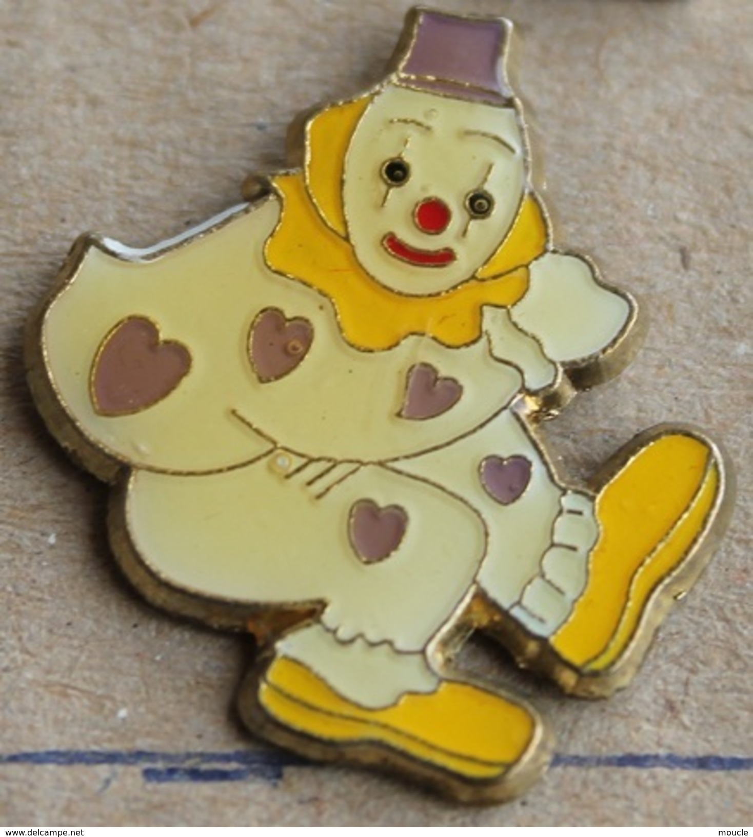 CLOWN BLANC AVEC DES COEURS - CHAUSSURES JAUNES   -       (14) - Berühmte Personen