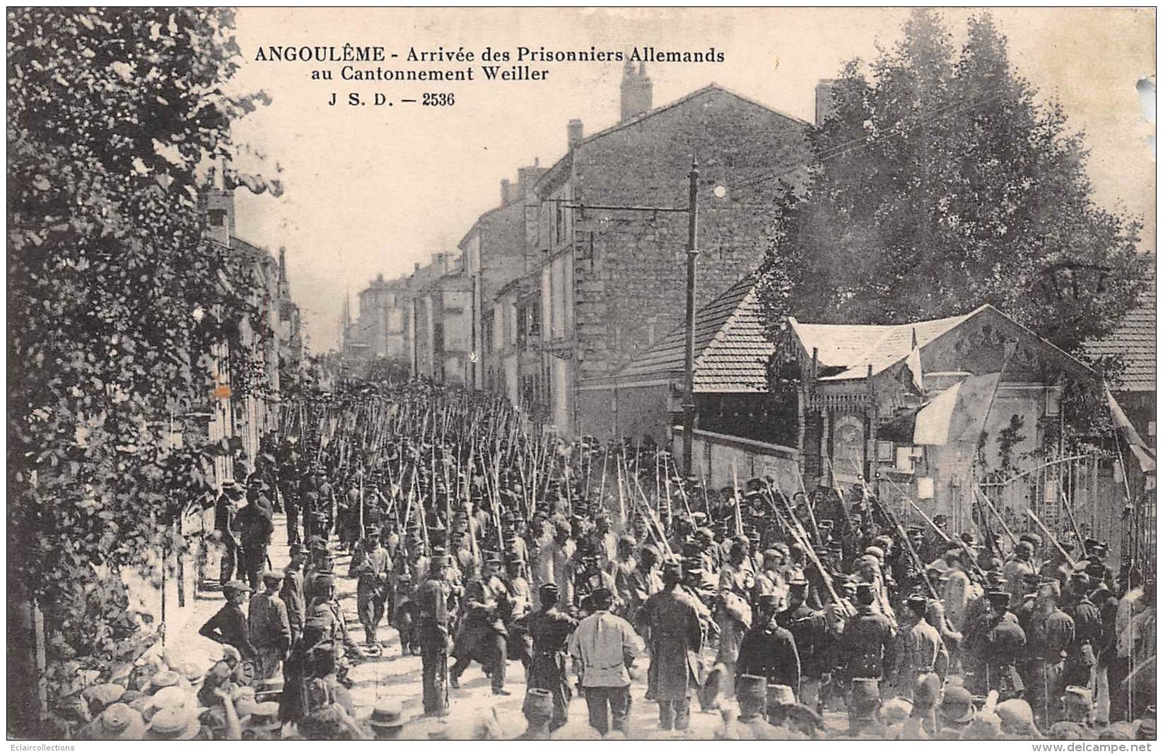 Angoulême    16      Arrivée De Prisonniers Allemands  Au Cantonnemnt Weiller -défault -    (voir Scan) - Angouleme