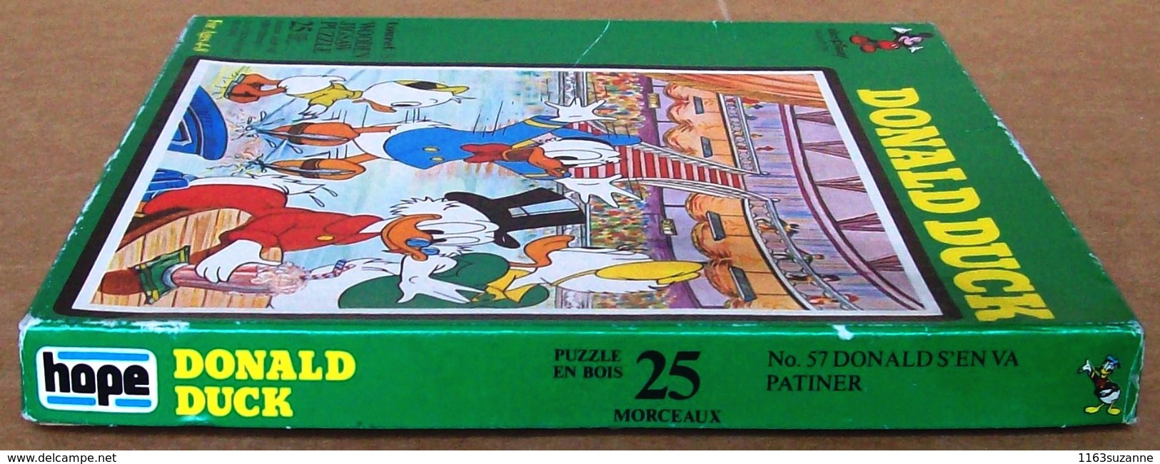 Ancien PUZZLE EN BOIS Walt Disney : Donald S'en Va Patiner (Ed. Hope, 25 Pièces, Made In England) - Rompecabezas