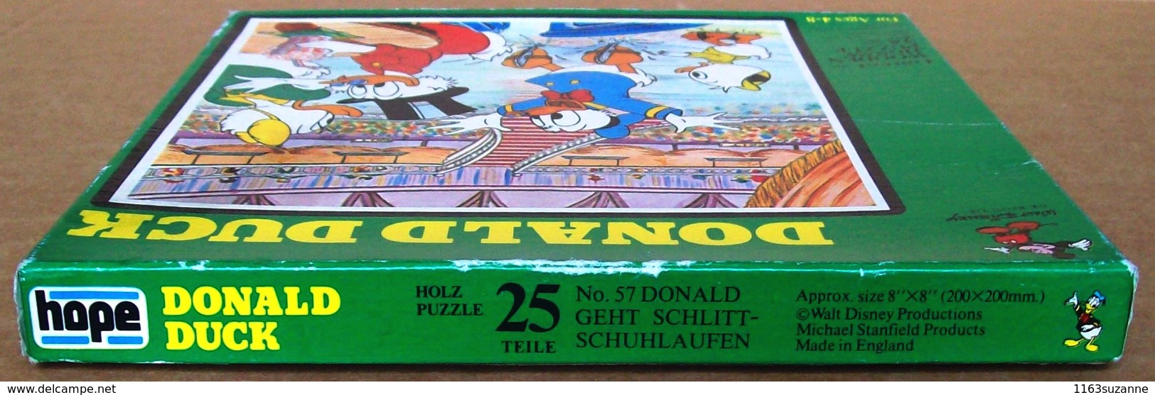 ancien PUZZLE EN BOIS Walt Disney : Donald s'en va patiner (Ed. Hope, 25 pièces, made in England)