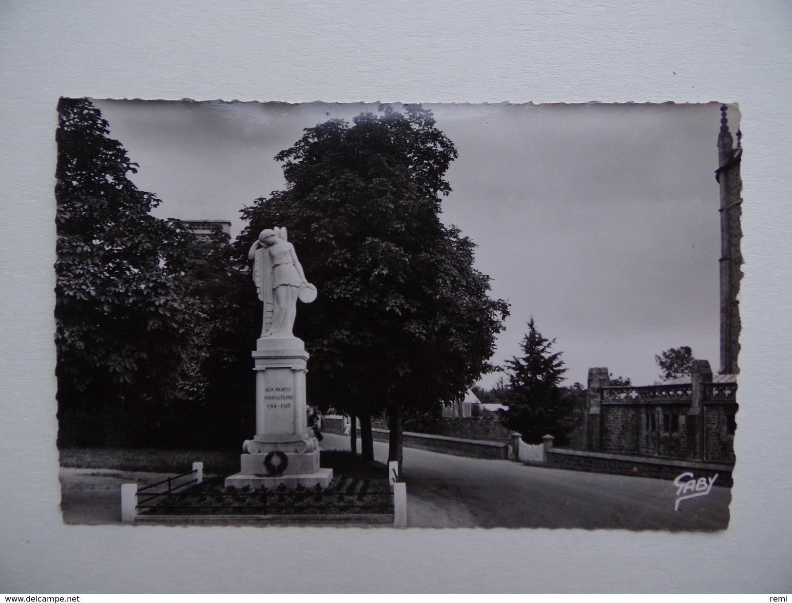 50 DUCEY Lot De 3 Cartes Postales Monument Aux Morts Eglise Barrage De Vézins Saint-Hilaire-du-Harcouët - Ducey