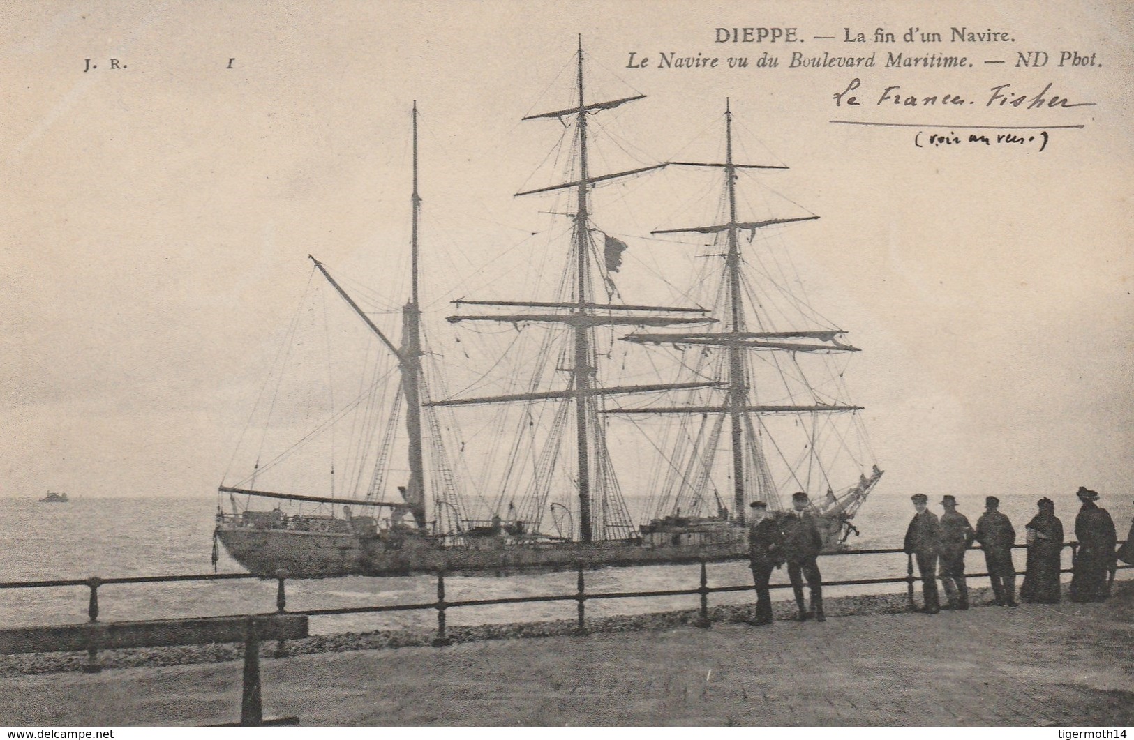 Dieppe - Le Navire Vu Du Boulevard Maritime - N.D. Phot. ( Françes-Fischer ) - Au Dos: Récit D'un Témoin - Dieppe