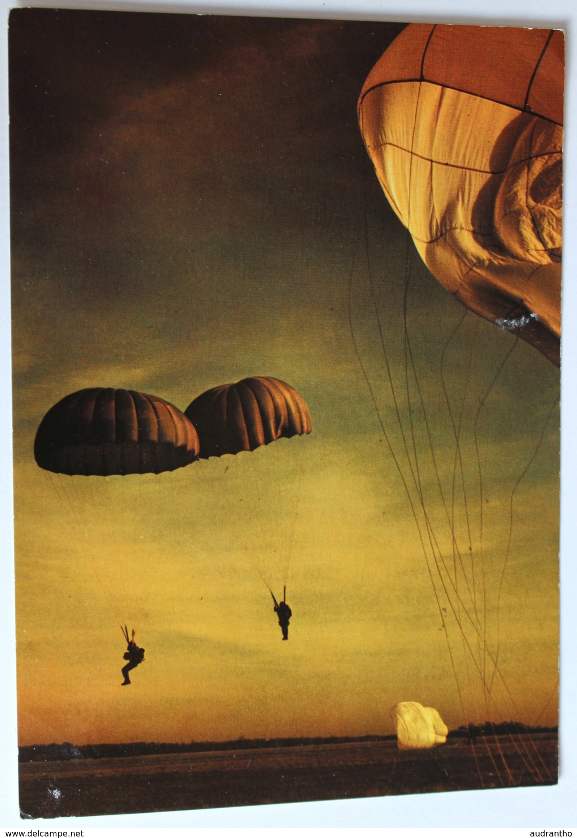 2 Cartes Postales Militaria Parachutisme Largage Saut En Parachute - Paracadutismo