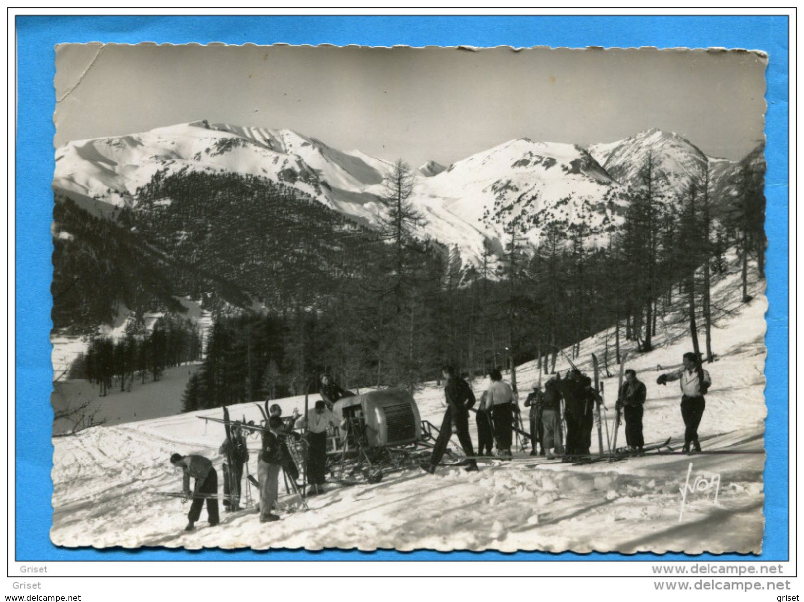 MONTGENEVRE-Skieurs à L'arrivée De L'autoski-cabane Du Soleil*-animée -a Voyagé En Sept 1944-édition Yvon - Autres & Non Classés