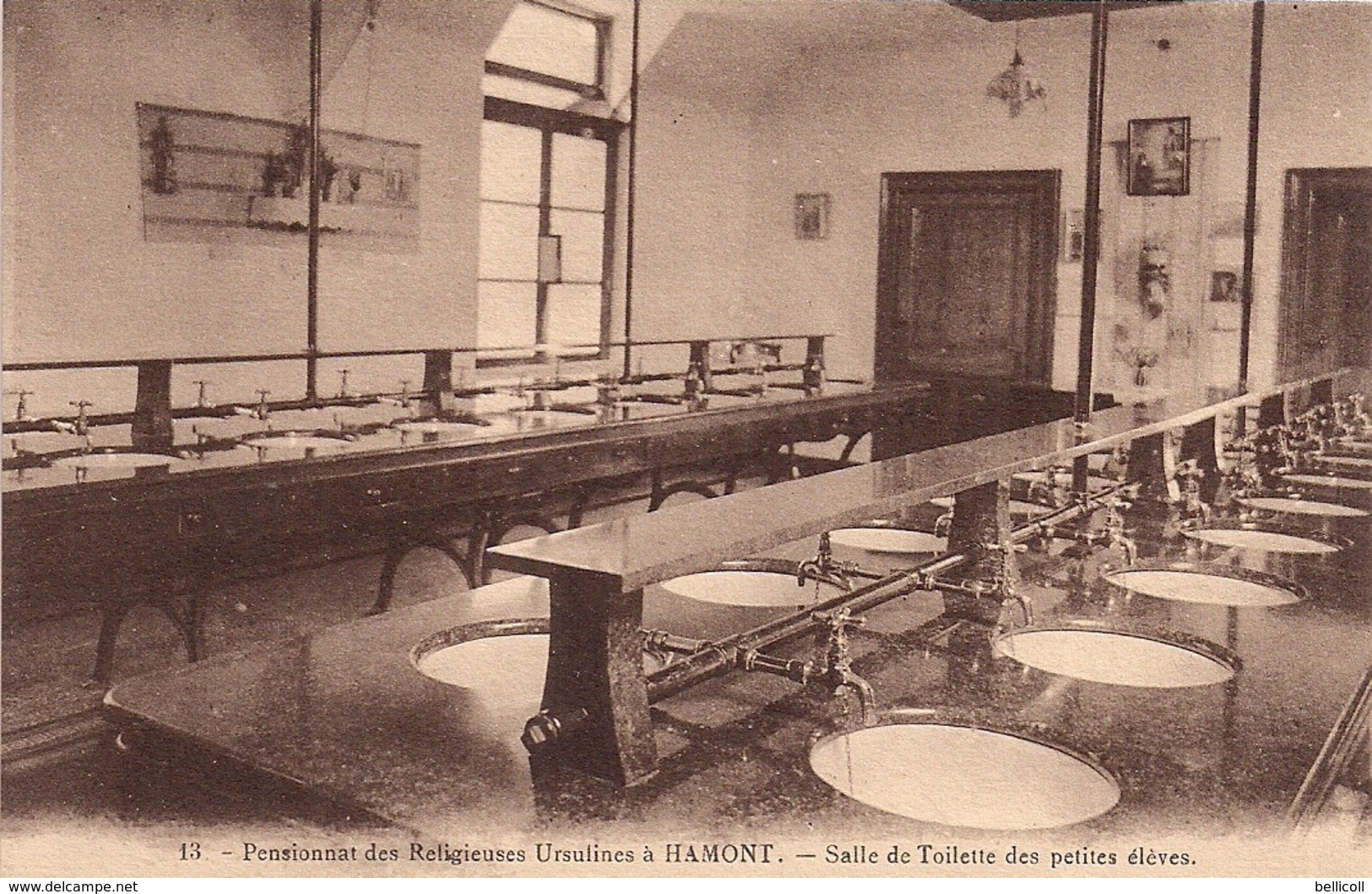 13 - Pensionnat Des Religieuses Ursulines à HAMONT. -  Salle De Toilette Des Petites élèves - Hamont-Achel