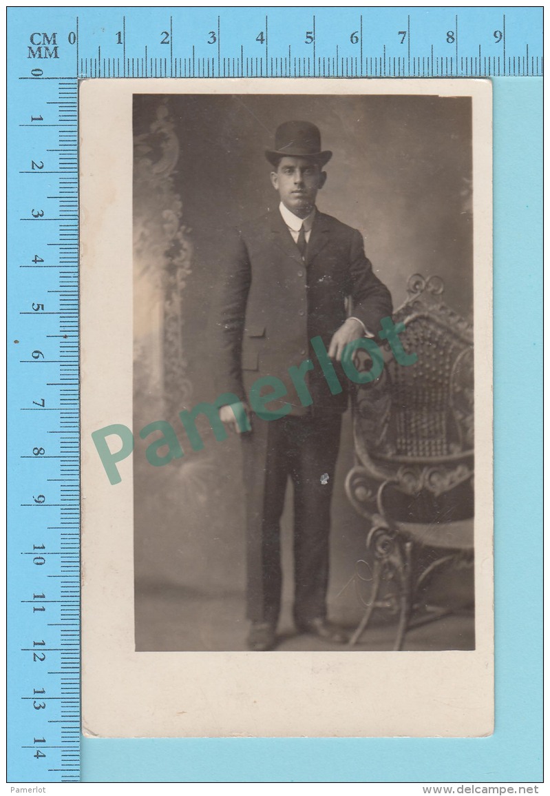 CARTE POSTAL PHOTO 1907-09 - PHOTOGRAPHE: Ouimette Studio, Homme - 2 SCANS - Photographs