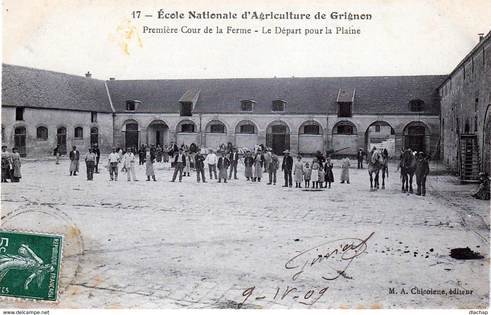 Ecole Nationale D'Agriculture De Grignon. Première Cour De La Ferme. Le Départ Pour La Plaine. (1186) - Schools