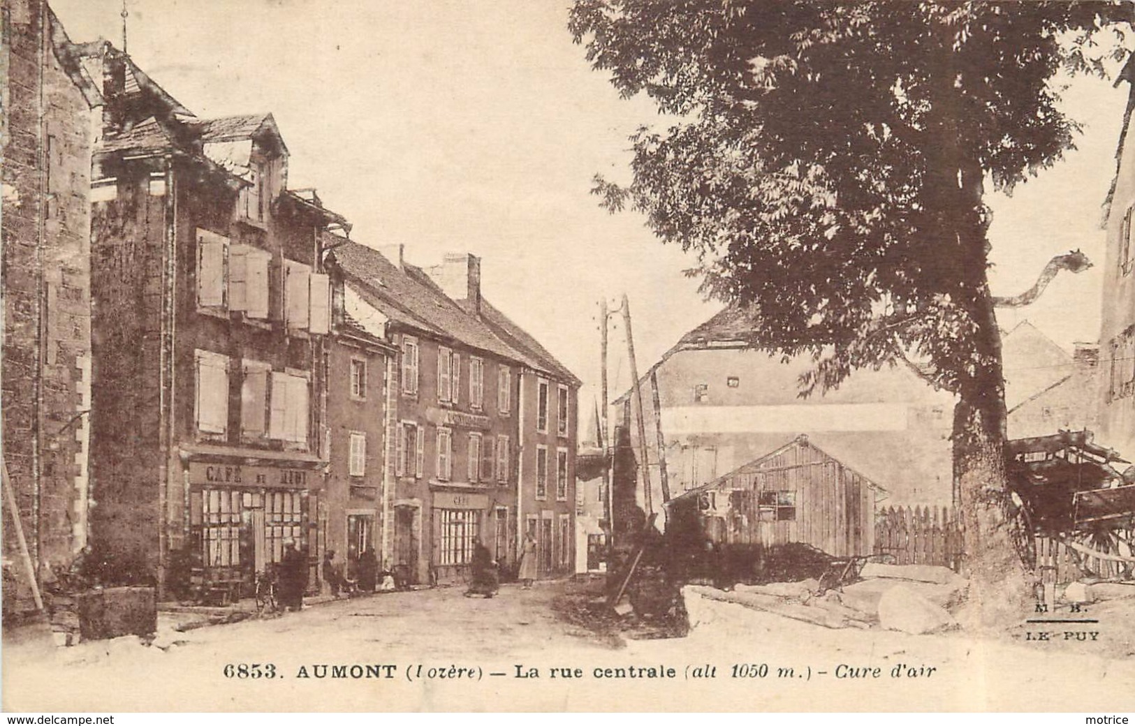 AUMONT - La Rue Centrale. - Aumont Aubrac