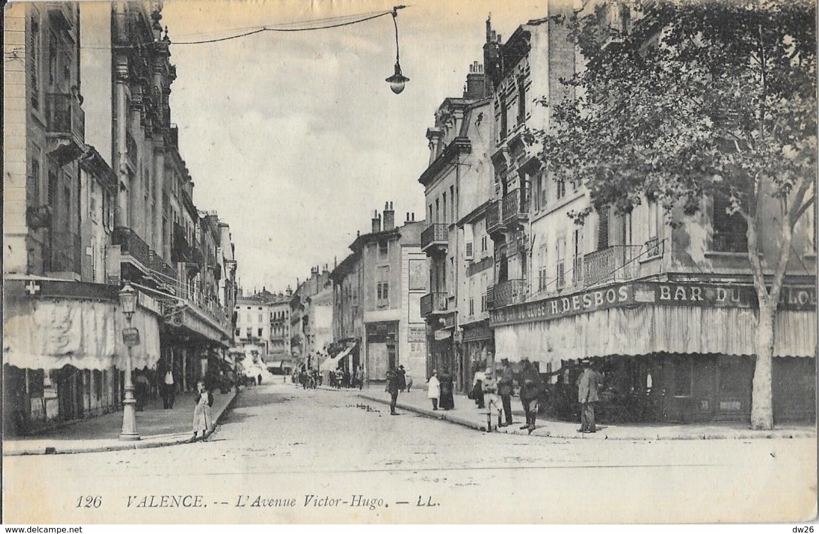 Valence - L'Avenue Victor Hugo - Café Du Globe (H. Desbos) - Carte LL N° 126 - Valence