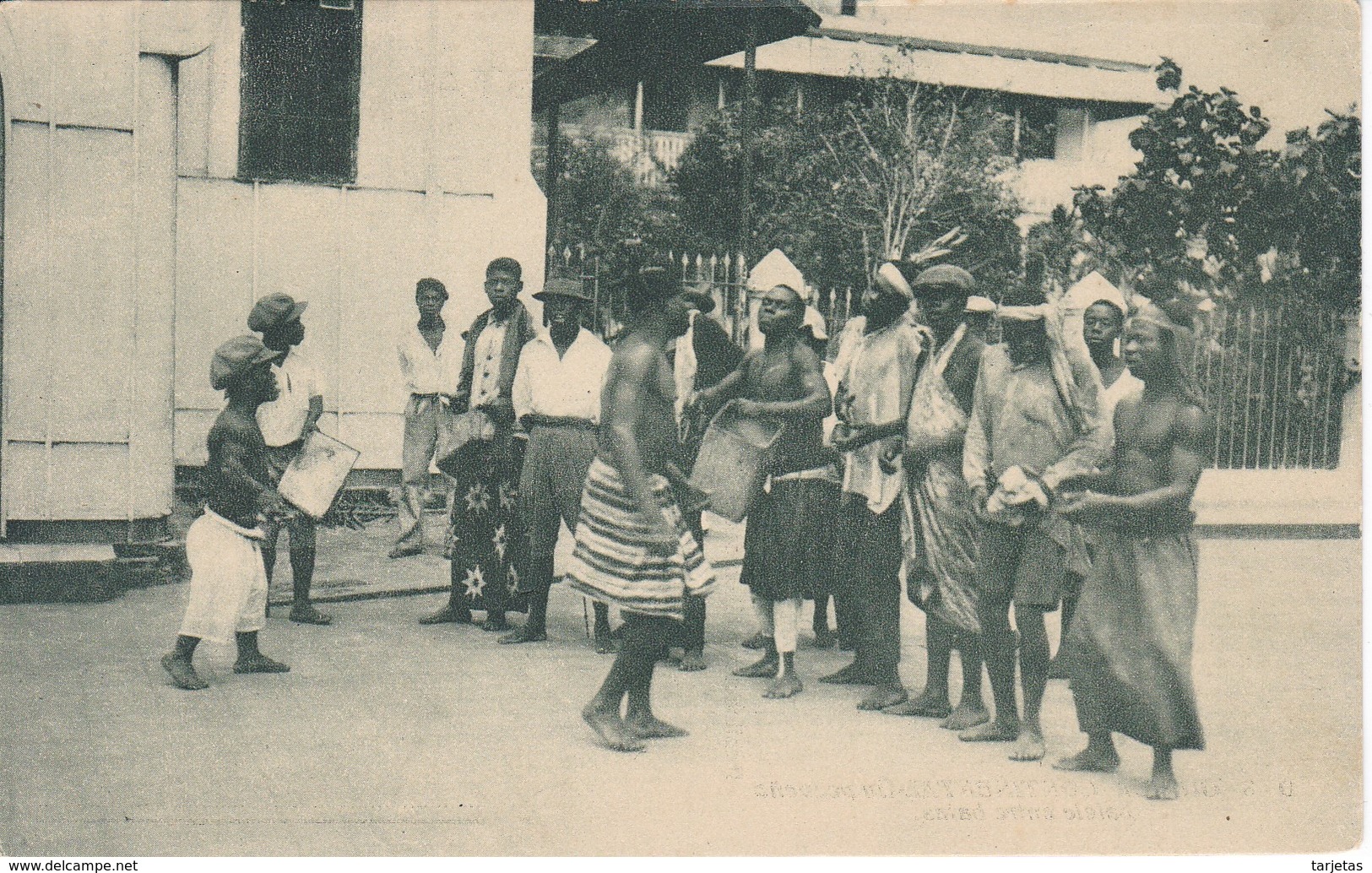 POSTAL DE GUINEA ESPAÑOLA DE UN PEQUEÑO BALELE ENTRE BATAS (EXPO IBERO-AMERICANA SEVILLA 1929) - Guinea Equatoriale