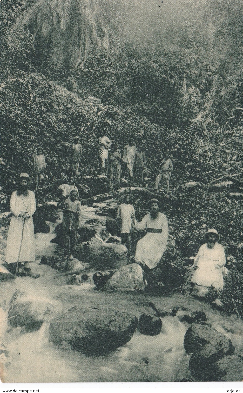 POSTAL DE GUINEA ESPAÑOLA DE UNOS MISIONEROS EN EL NACIMIENTO DEL RIO TIBURONES (EXPO IBERO-AMERICANA SEVILLA 1929) - Guinea Ecuatorial