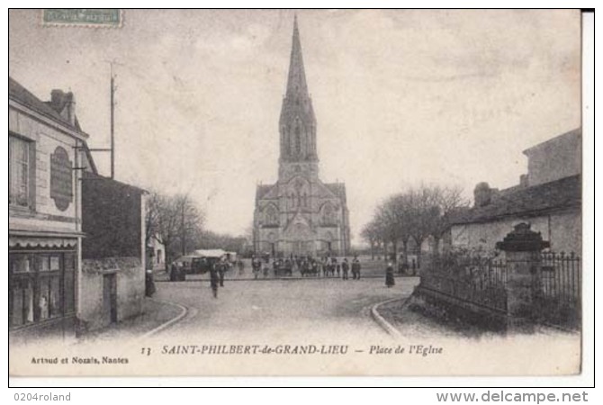 Dep 44 - Saint Philbert De Grand Lieu - Place De L'Eglise  : Achat Immédiat - Saint-Philbert-de-Grand-Lieu