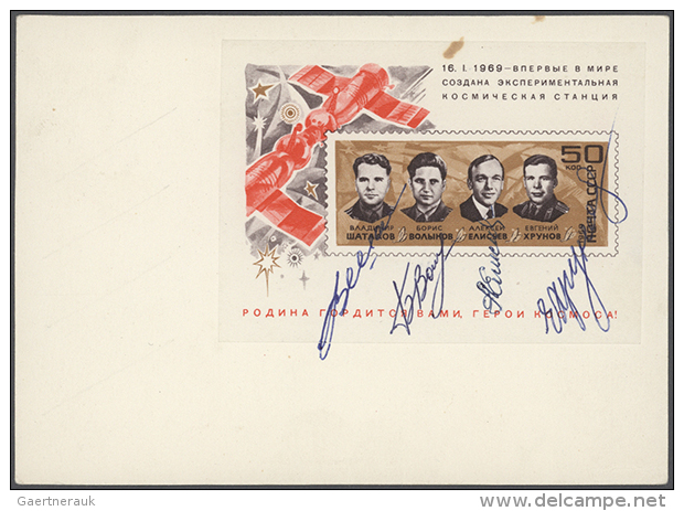 AUTOGRAPHS OF SOVIET COSMONAUTS - Collection Of 24 Autographs Of Soviet Cosmonauts On Photos, Picture Cards And... - Autres & Non Classés