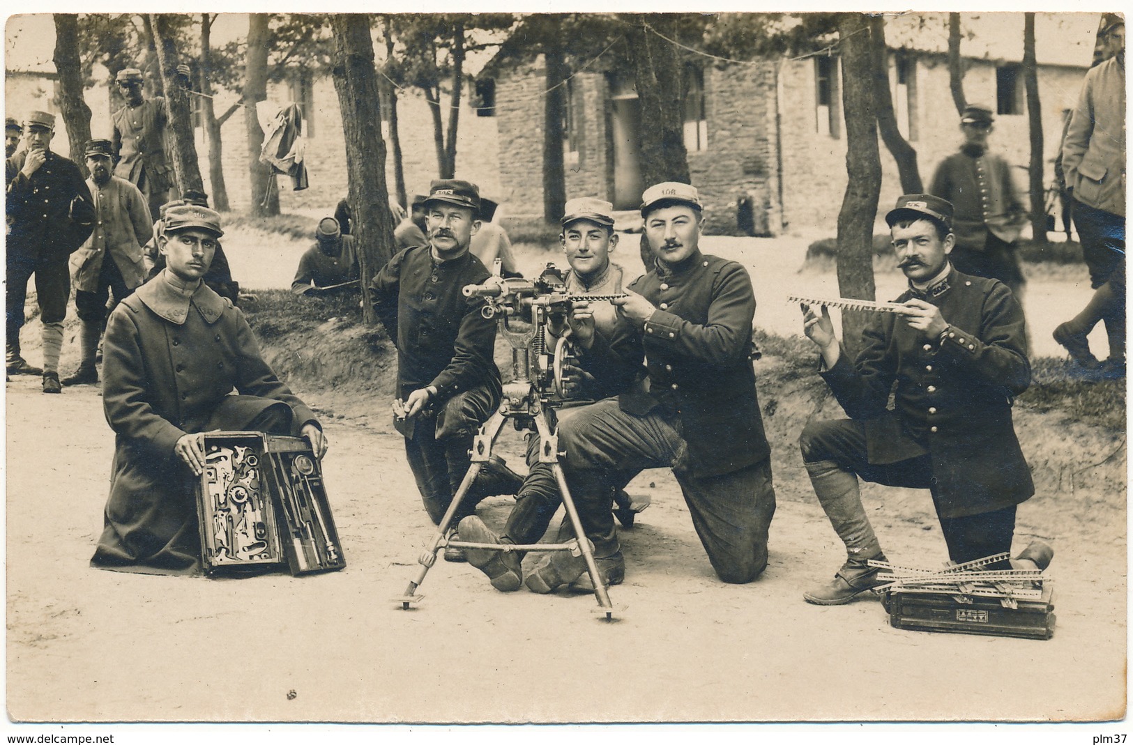 Carte Photo Militaire 1916 - Groupe De Mitrailleurs , 106 Et 306 Sur Képis - 2 Scans - Guerre 1914-18